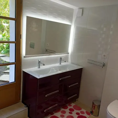 Petite Maison Proche De La Casa de Férias *